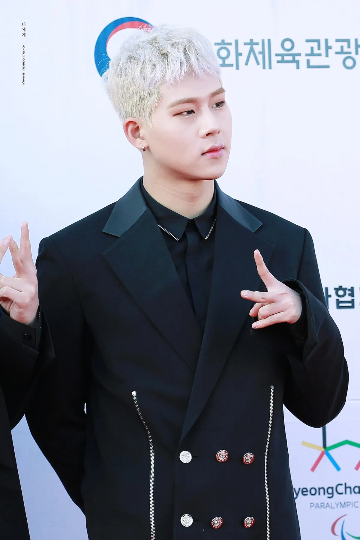 주헌